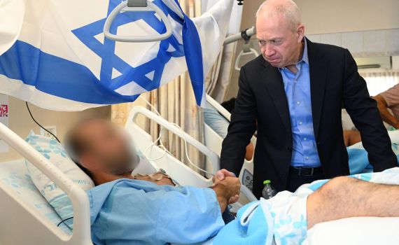 גלנט הגיע לבקר את הלוחמים הפצועים מג'נין