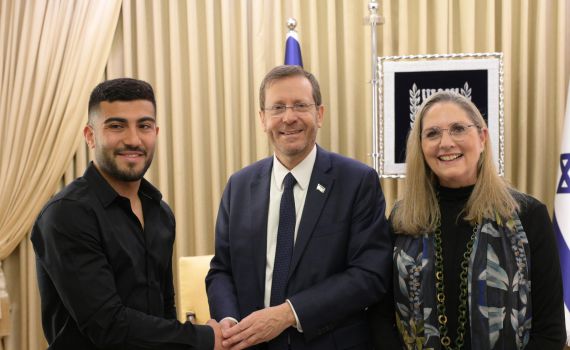 בעקבות הקריאות הגזעניות: הנשיא התקשר לאבו פאני