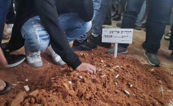 אלפים ליוו למנוחות את אלישע: "מאור פנים מיוחד"