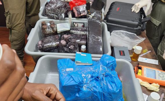 הפתעה במכס: עובדי או"ם ניסו להבריח סמים