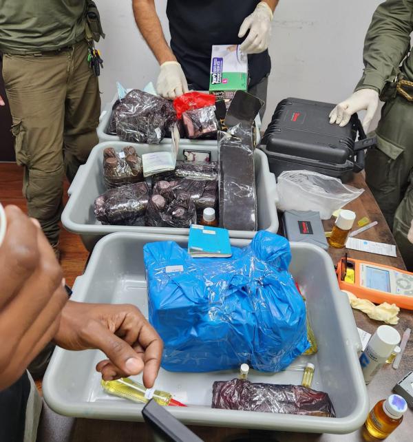 הפתעה במכס: עובדי או"ם ניסו להבריח סמים