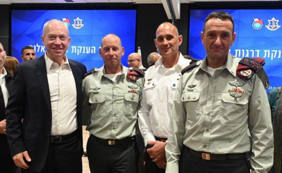 אלופים חדשים: גלנט העניק דרגות לשני קצינים במטכ"ל