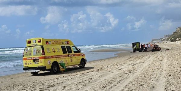 בת 79 במצב אנוש לאחר שטבעה בחוף בהרצליה