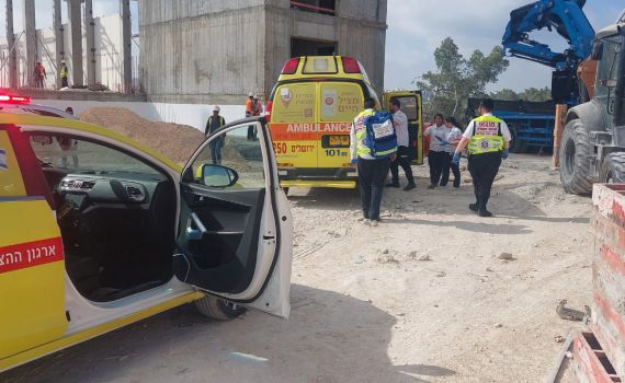 תאונה שנייה היום: פועל נפגע מחפץ כבד בנוף הגליל
