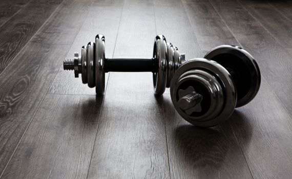 האצבע נקטעה: בן 15 נפצע מנפילת משקולת על ידו