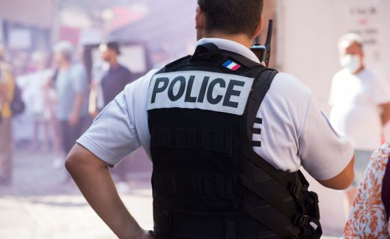 פריז בוערת: צעיר נורה בראשו במהלך הפגנות