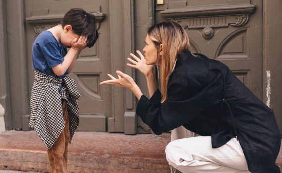 אם את יודעת מה התפקיד שלך כאמא, איך את צורחת?