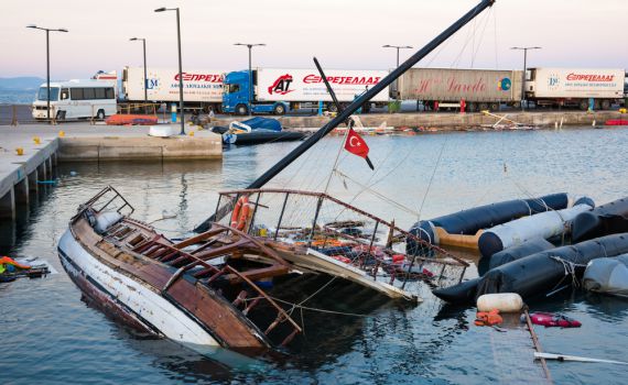 אסון מול חופי איטליה: 41 מהגרים טבעו למוות