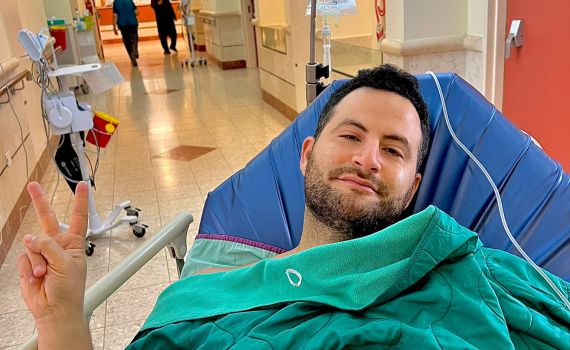 הקומיקאי גיא הוכמן חושף: "גילו לי סרטן"