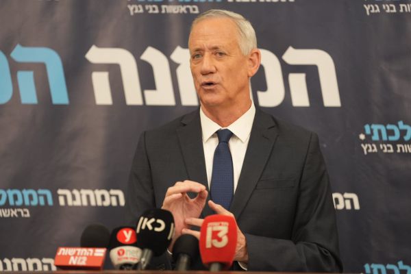 גנץ שוחח עם הרמטכ"ל: "תמונת מצב מדאיגה"