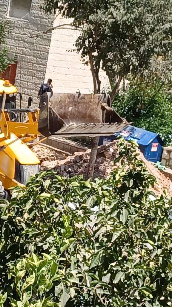 טרקטור פגע בכבל וגרם להפסקת חשמל בירושלים