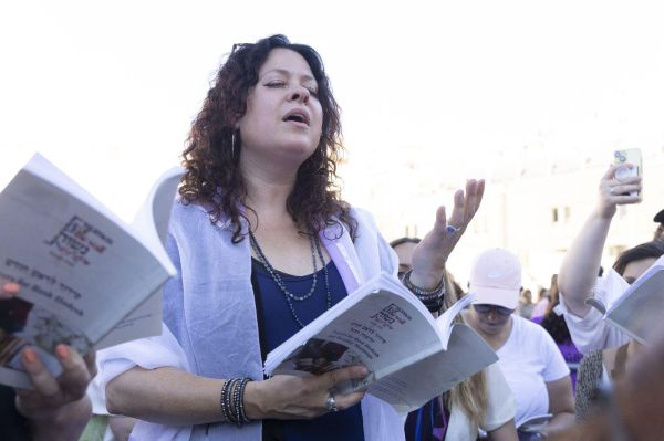 החזנית בתפילה של נשות הכותל: נשמה קרליבך