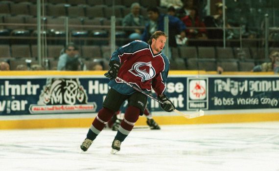 חלוץ ההוקי קרח שנלחם בפציעות בדרך לגדולה