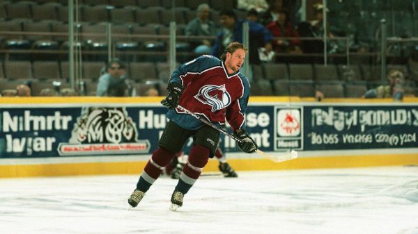 חלוץ ההוקי קרח שנלחם בפציעות בדרך לגדולה