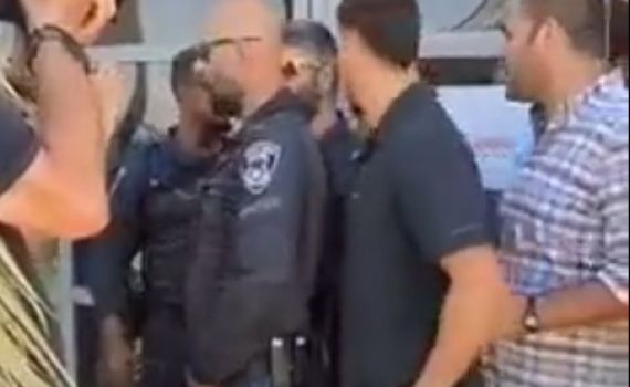 צפו: סמוטריץ' הותקף וחולץ על ידי שוטרים בירוחם