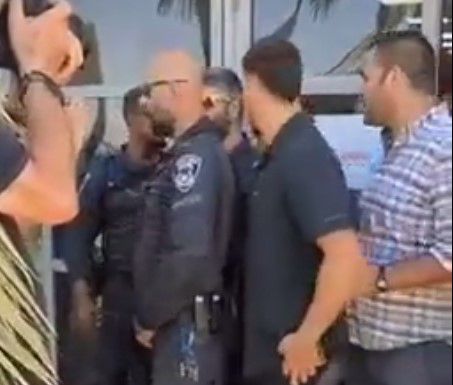 צפו: סמוטריץ' הותקף וחולץ על ידי שוטרים בירוחם