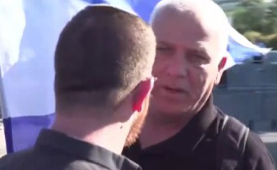 צפו: כתב ערוץ 14 חוטף מכות בשידור