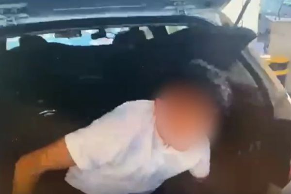 צפו: ניסה לחדור לארץ בתא המטען ונתפס על חם