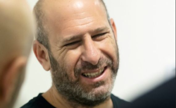 חנוך דאום לקולגה: מבטיח להתפלל; רפואה שלמה