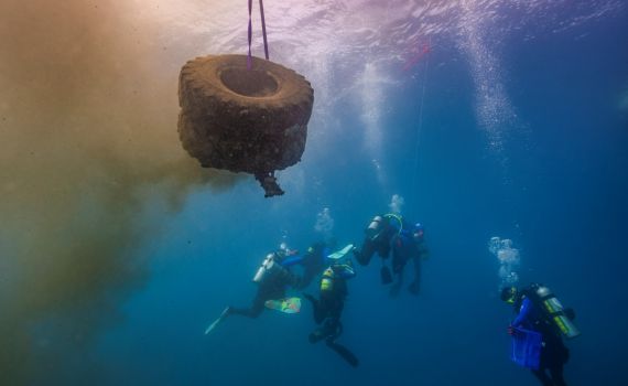 9 טון צמיגים הוצאו ממעמקי הים במפרץ אילת