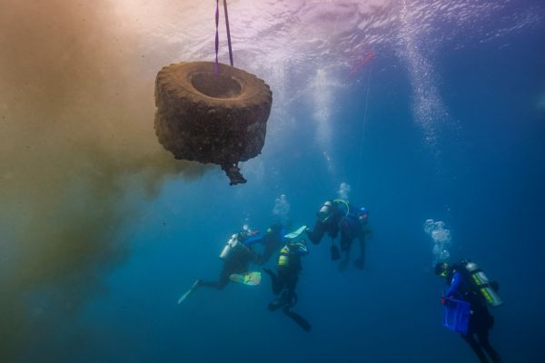 9 טון צמיגים הוצאו ממעמקי הים במפרץ אילת