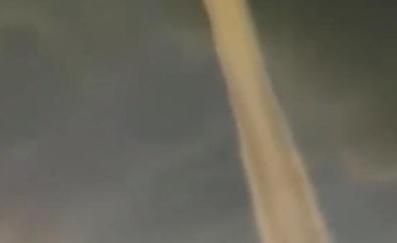 הפתעה באמצע השייט: נד מים ענק שעולה עד השמיים