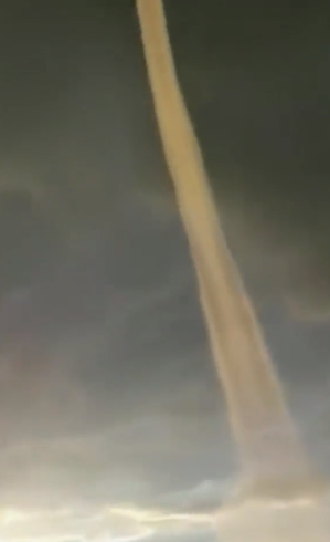 הפתעה באמצע השייט: נד מים ענק שעולה עד השמיים