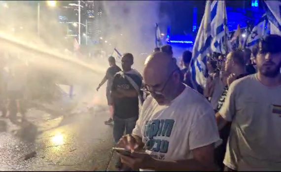 המכת"זיות נכנסו לפעולה לכיבוי המדורות באיילון. צפו