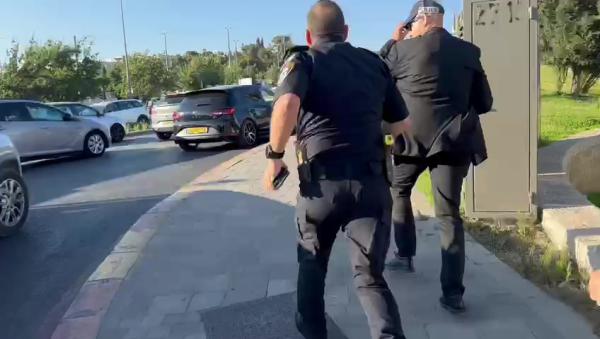 מחבלת ניסתה לדקור ברכבת הקלה ונורתה