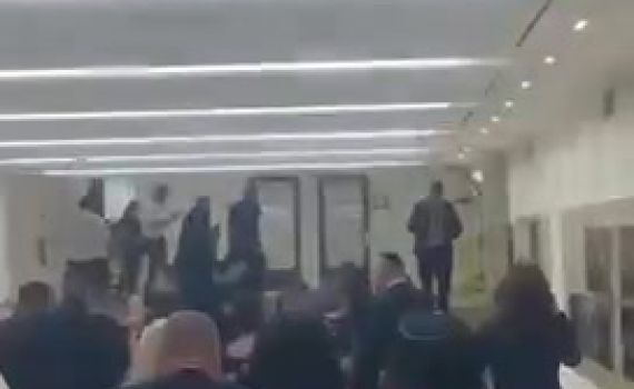 אירוע חריג: מפגינים השתוללו בכנסת. צפו