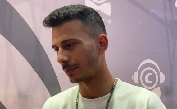 אבי אבורומי בראיון לסרוגים: "אלוקים אוהב אותנו"