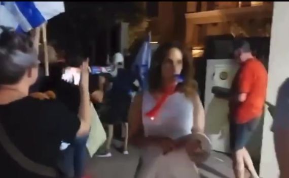 מפגינים הגיעו לביתו של קיש: "אנרכיסטים"