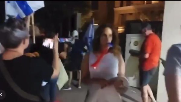 מפגינים הגיעו לביתו של קיש: "אנרכיסטים"