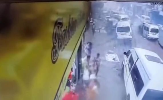 תיעוד משוגע: פיצוץ צינור גז באמצע רחוב בדרום אפריקה