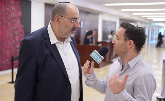 ואטורי לסרוגים: 'אי אפשר להתייחס רק לשמאל שבוכה'