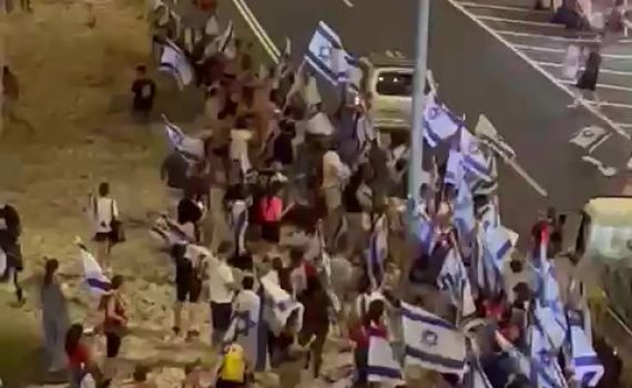 מפגינים ניפצו שמשת רכב בי-ם; אירוע דריסה בכפ"ס