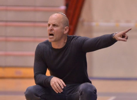 האריך חוזה: המאמן הסרוג שהעלה ליגה קבוצה ערבית