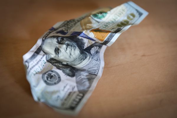 הכלכלה מגיבה: הדולר מזנק, הבורסה צונחת