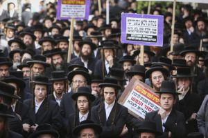 הפגנת החרדים מסלימה: חשד לדריסה והצתה במחלף גהה