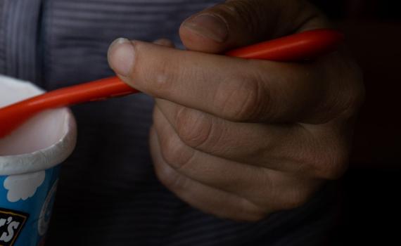 יום השמאליים הבינלאומי: אלו הסלבס עם יד שמאל חזקה