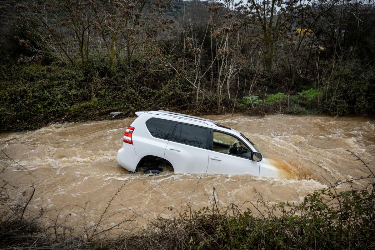 בעקבות הצפות: כבישים 90 ו-463 נחסמו לתנועה