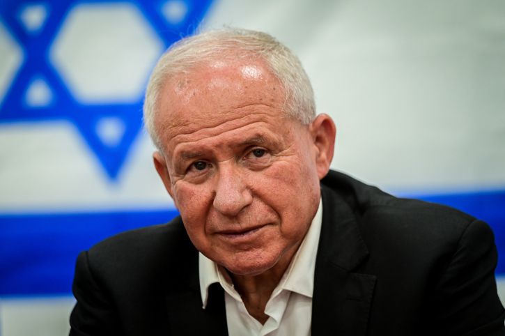 דיכטר משווה בין החקיקה למפגינים: "בריונים משני הצדדים"