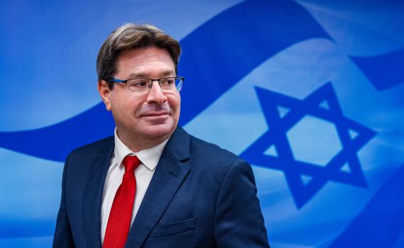 חשד: התקין מצלמה מול ביתו של אקוניס ודיווח למפגינים