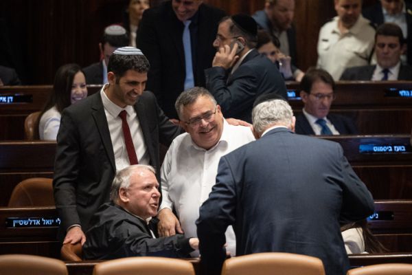 קרעי ואמסלם פיטרו את יו"ר הדואר: "תפקוד לקוי"