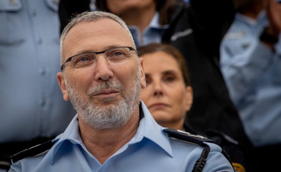 עמי אשד תוקף: "הודחתי על רקע פוליטי בשיחת טלפון"