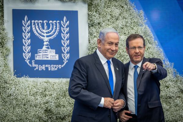 פגישה מכרעת? הרצוג בדרכו לבקר את נתניהו