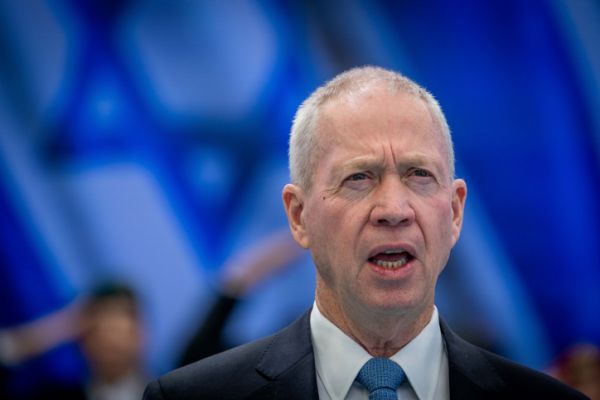 לא בגלל נתניהו: זו הסיבה שגלנט הגיע לבית החולים