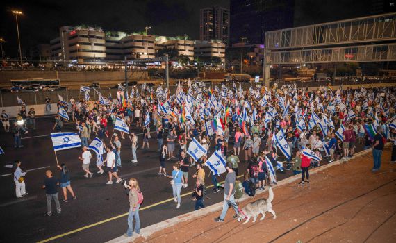 כתב אישום נגד תושב חולון שאיים לפגוע במפגיני שמאל