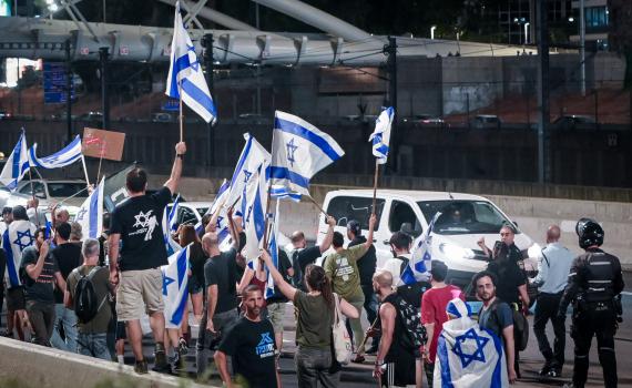 ליל גלנט 2? עשרות חוסמים את נתיבי איילון