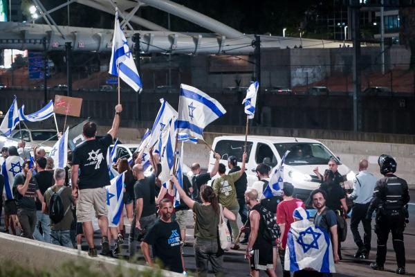 ליל גלנט 2? עשרות חוסמים את נתיבי איילון